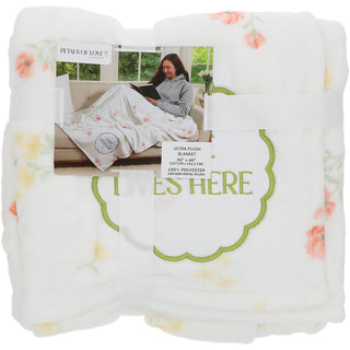 Love Lives Here 50" x 60" Royal Plush Blanket